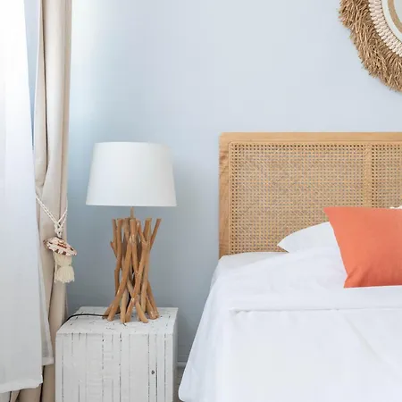 Serenity Escape - Sea View & Sunset Apartment
